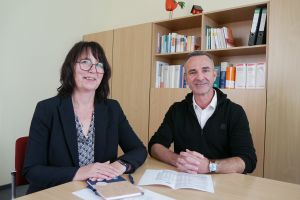 Dezernentin Anja Miersch mit Bildungsmanager Sebastian Hilbert aus dem Bildungsbüro des Landkreises Elbe-Elster