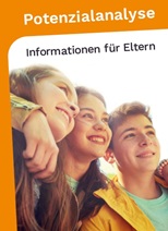 Das Coverbild der Publikation zeigt Schüler*innen und Lehrkräfte in euphorischer Haltung vor einem Schulgebäude. Dazu der Titel „Praxisleitfaden zur Potenzialanalyse“.